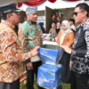 PAMERAN: Pj Bupati Sumedang Yudia Ramli saat mengunjungi Village Expo Hari Desa Nasional di Cibeureum Kulon Ke