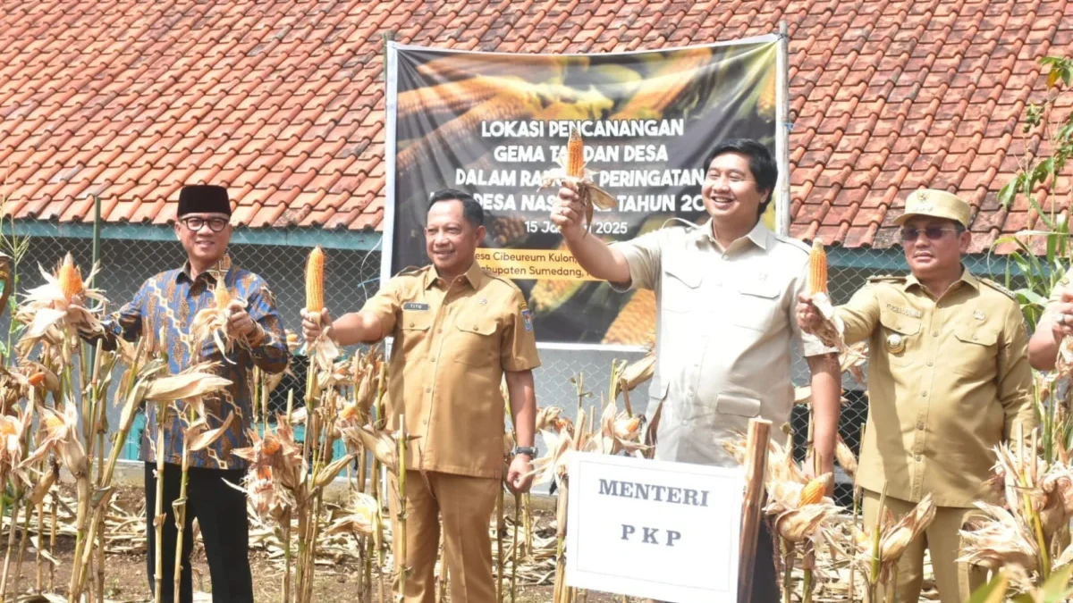 POTENSI: Menteri Tito Karnavian, Maruarar Sirait, dan Yandri Susanto, saat menghadiri Hari Desa Nasional 2025