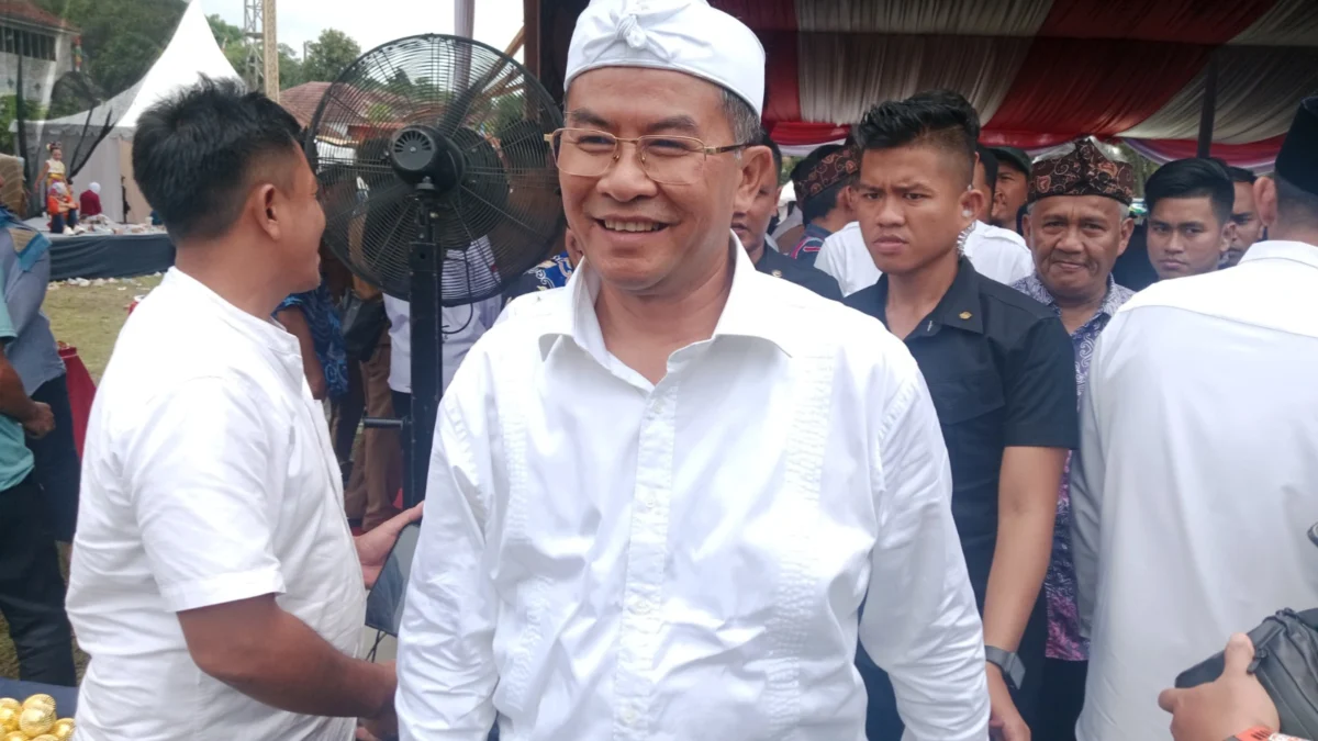 FOKUS: Wakil Gubernur Jawa Barat terpilih, Erwan Setiawan saat menghadiri Hari Desa Nasional di Desa Cibeureum