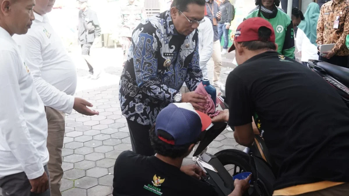 Pengemudi Ojol di Sumedang Semringah, Dapat  Ganti Oli Gratis dari Baznas