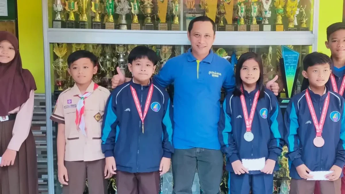 BERPRESTASI: Sejumlah siswa SDN Sukaraja II Kecamatan Sumedang Selatan menjadi juara pada ajang kegiatan O2SN,