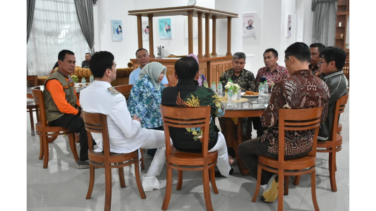 Bupati Dony Pimpin Briefing Usai Dilantik