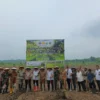 PRODUKTIF: Peserta kegiatan penanaman perdana di petak 53E Resor Pengelola Hutan (RPH) Kosambian BKPH Ujungjay