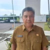 SAMPAIKAN: Kepala Badan Kepegawaian, Pengembangan, dan Sumber Daya Manusia (BKPSDM) Sumedang saat berbincang d