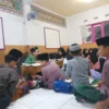 Berkontribusi Untuk Negeri, Pemuda Cisempur Ajari Anak-anak Ilmu Agama