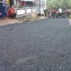 REALISASI: Proyek pembangunan jalan di Desa Sindanggalih Kecamatan Cimanggung untuk meningkatkan ekonomi masya