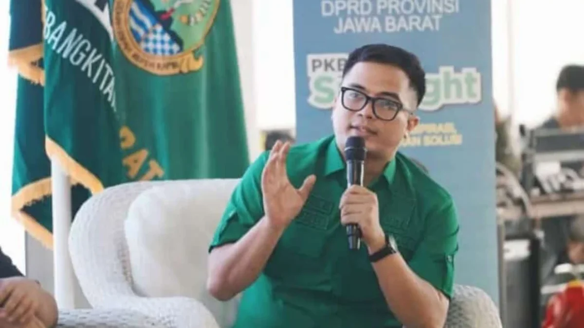 OPTIMIS: Ketua DPC PKB Sumedang Taufiq Nurohim saat memberikan arahan kepada simpatisan dan kader, Selasa (11/