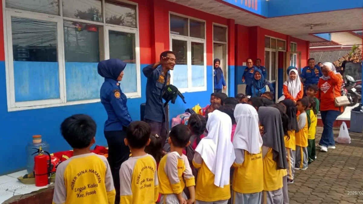 Damkar Sumedang Kota Terima Kunjungan dari Sekolah Anak Usia Dini, Berikan Edukasi Keselamatan Kebakaran