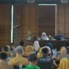 TINGKATKAN: Sekretaris Daerah Kabupaten Sumedang Tuti Ruswati saat menggelar Bimbingan Teknis Laporan Kinerja