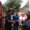 ANTUSIAS: Salah satu warga saat mengantre membeli gas elpiji 3 Kg saat GPM di Kecamatan Cimanggung, baru-baru