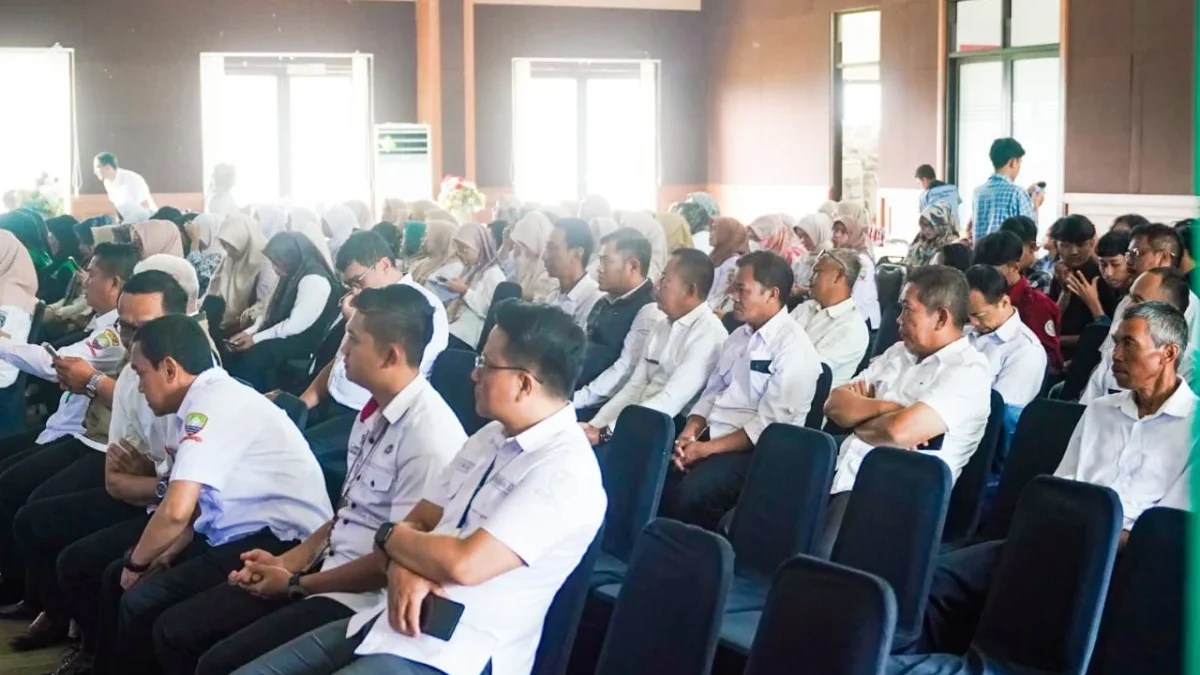 KOMITMEN: Sejumlah ASN lingkungan Pemda Kabupaten Sumedang saat mengikuti Taklim di Aula Tampomas Setda, baru-