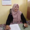 OPTIMIS: Kepala SMPN 7 Sumedang, Rini Kusmayanti, S.Pd., saat memaparkan penerapan Tujuh Program Kebiasaan Ana