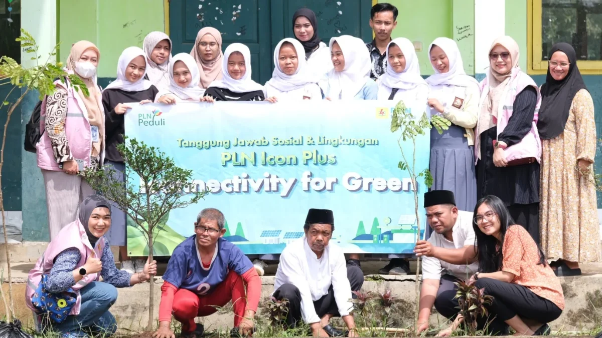 Program Iconnectivity For Green, PLN Icon Plus Lakukan Penanaman Pohon di SMK An Nur Maruyung Bandung