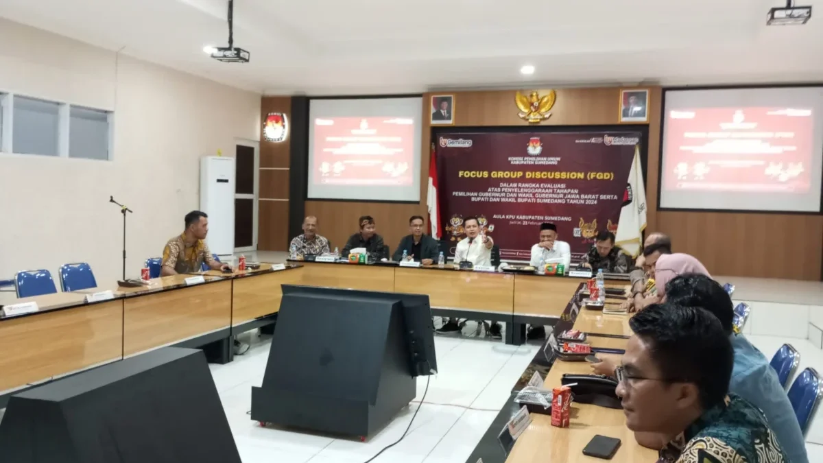 SAMPAIKAN ASPIRASI: Berbagai stakeholder menyampaikan aspirasi pada kegiatan Forum Grup Discussion (FGD) dalam