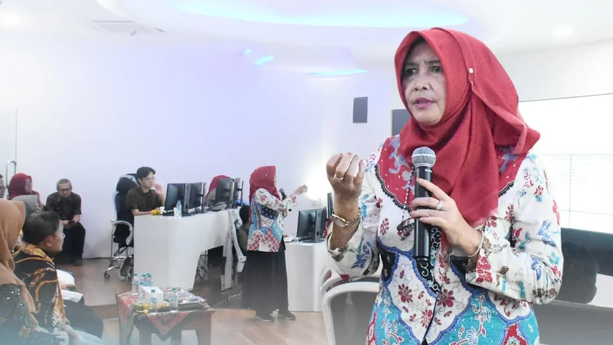 DORONG: Sekretaris Daerah Kabupaten Sumedang, Tuti Ruswati saat Rapat Koordinasi Evaluasi SPBE di Pusat Pemeri