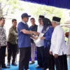 Menteri Nusron Serahkan Sertifikat Kepada Masyarakat Kampung Nelayan Muara Angke