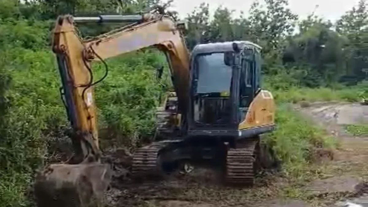 Alat Berat Tiba, Perbaikan Jalan Amblas Haurpapak Surian Dimulai