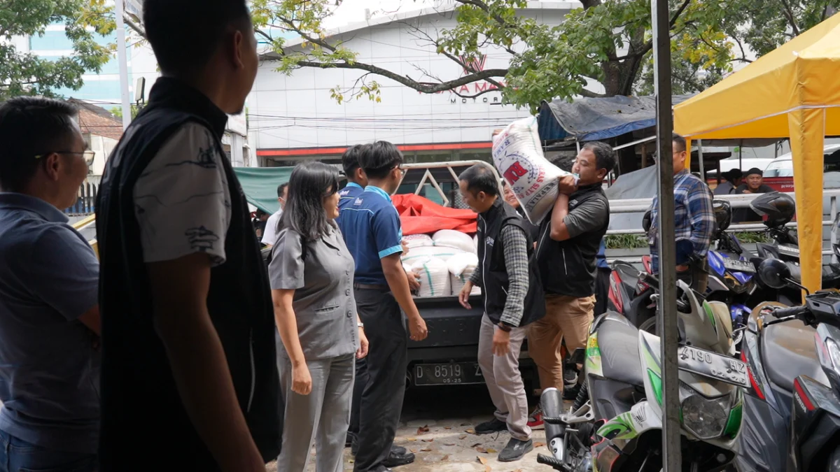 BRI Regional Office Bandung Menyalurkan bantuan Sembako Program BRI Peduli \"Berbagi Kasih\"