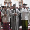 Tarawih Perdana, Bupati Sumedang Ajak Warga Naik Kelas dalam Beribadah