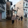 Bencana banjir dan longsor terjadi di wilayah Kecamatan Cimanggung pada Sabtu sore (15/3).