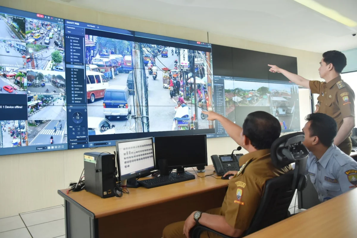 Dony-Fajar Monitor ATCS, Bisa Atur Lalulintas Dari Kejauhan – Sumedang ...