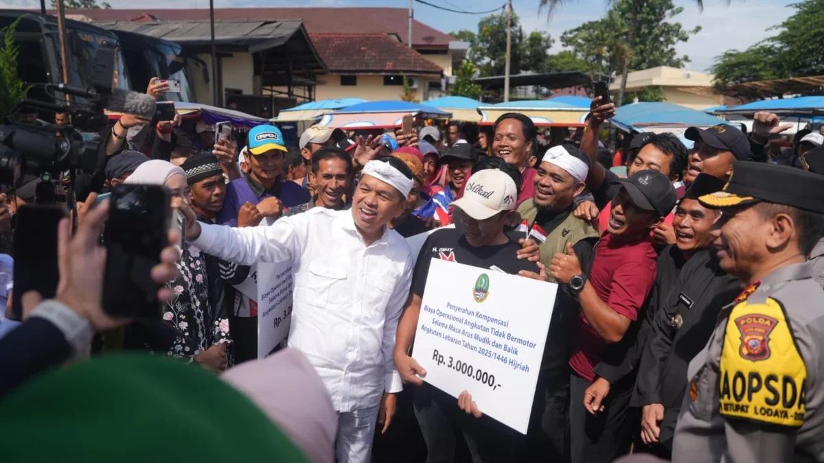 Gubernur Jawa Barat, Dedi Mulyadi memberikan kompensasi biaya operasional angkutan tidak bermotor selama masa