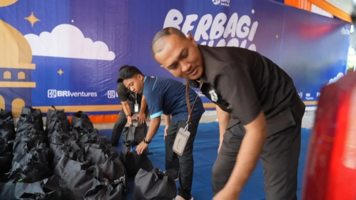 BRI RO Bandung Salurkan Bantuan dalam Program \"Berbagi Bahagia Bersama BRI Group\" untuk Masyarakat 