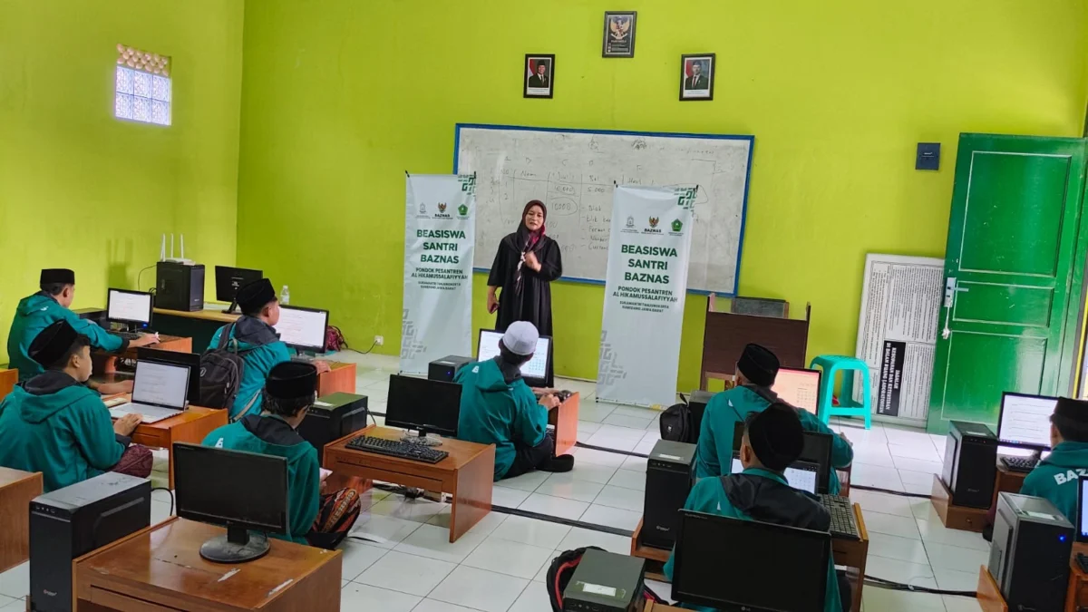 LATIHAN: Sejumlah siswa MA Plus Al Hikam Kecamatan Tanjungkerta saat mengikuti Try Out Berbasis Komputer persi