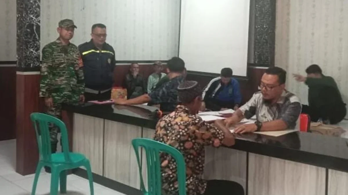 SEMRINGAH: Ratusan warga mendapatkan sertifikat kepemilikan lahan dari program PTSL di Desa Padaasih Kecamatan