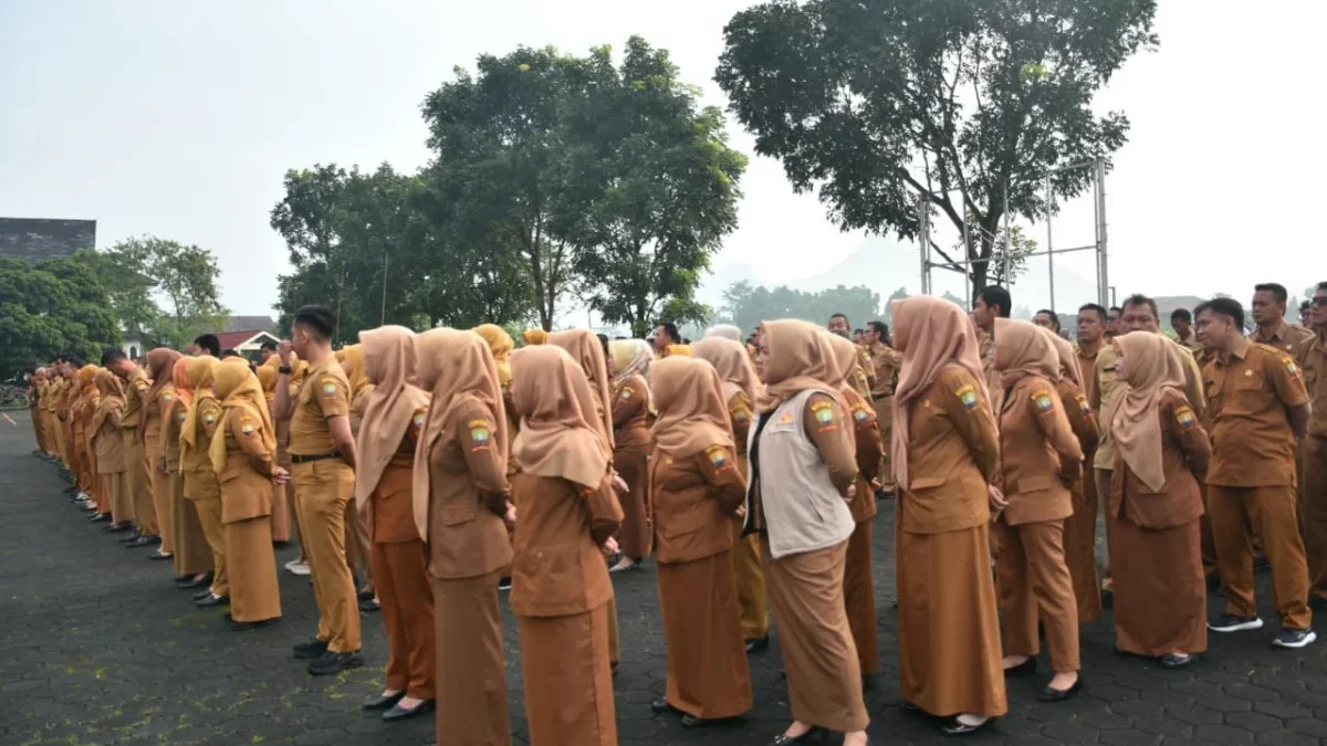 OPTIMALKAN: Sejumlah ASN di lingkungan Pemkab Sumedang saat mengikuti Apel di Pusat Pemerintahan Sumedang (PPS