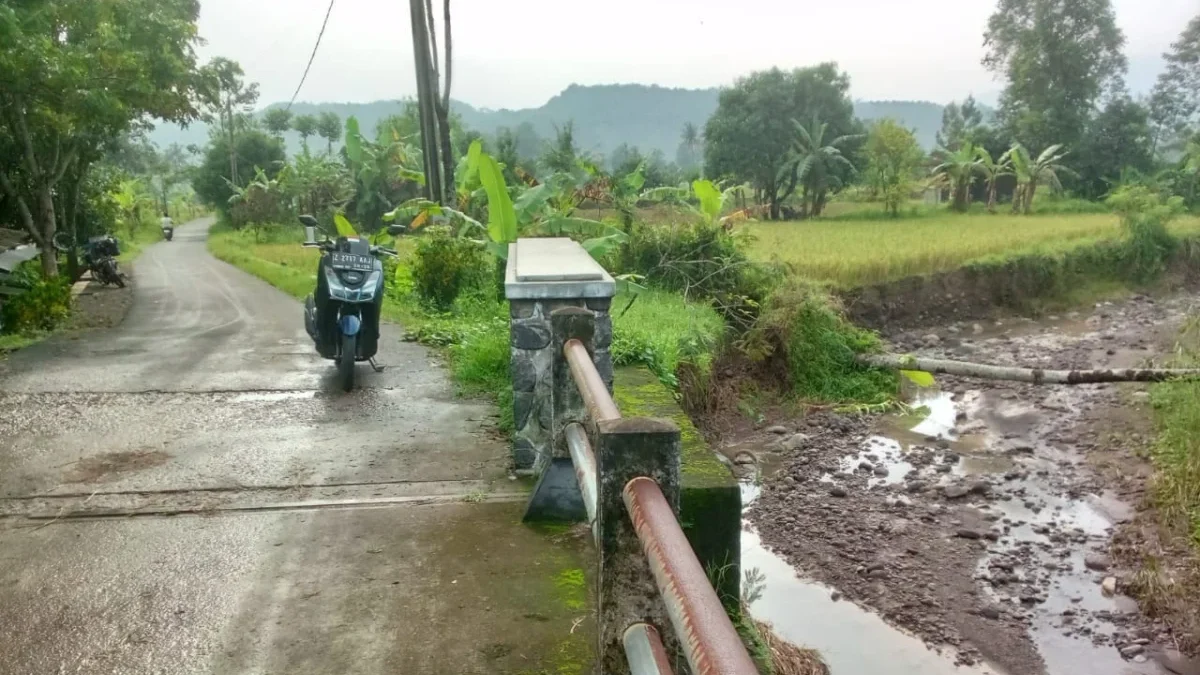 RAWAN: Sungai Cibodas di Desa Wanasari yang dangkal menyebabkan sering terjadinya luapan air apabila hujan der