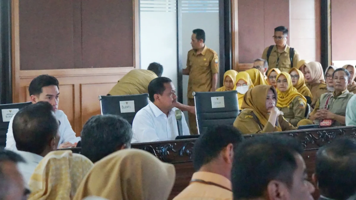 TINGKATKAN: Bupati Sumedang Dony Ahmad Munir saat Peluncuran aplikasi Berhidmat di Aula Tampomas PPS, baru-bar