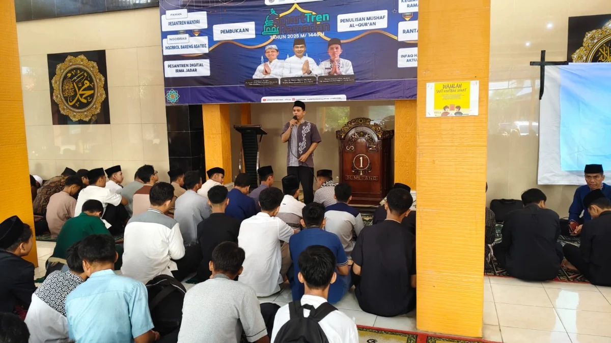 ANTUSIAS: Wakasek Bidang Kesiswaan SMKN 1 Sumedang, Nono Sujana, S.Pd., M.Pd., saat membuka kegiatan Smart Tre