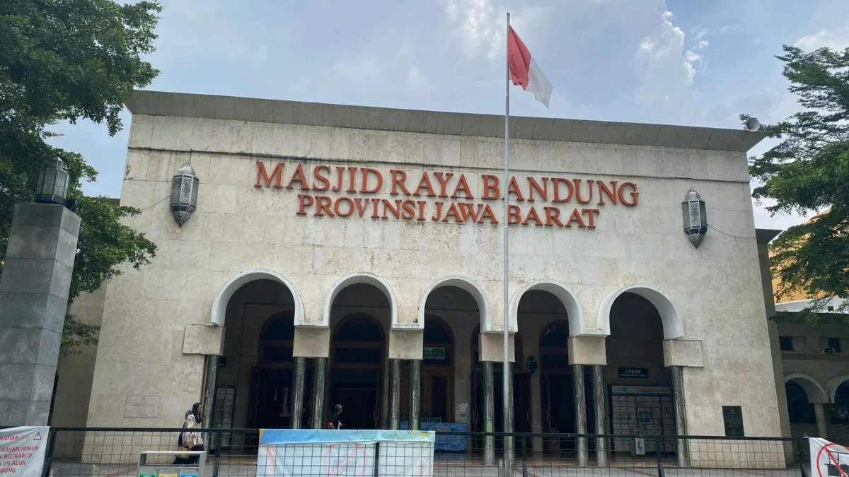 Pemdaprov Jabar Komitmen Rawat Masjid Raya 