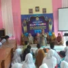 BIMBING: Siswa dan guru SDN Sukamanah Kecamatan Sumedang Selatan saat kegiatan Geliat Ramadhan 2025 di sekolah