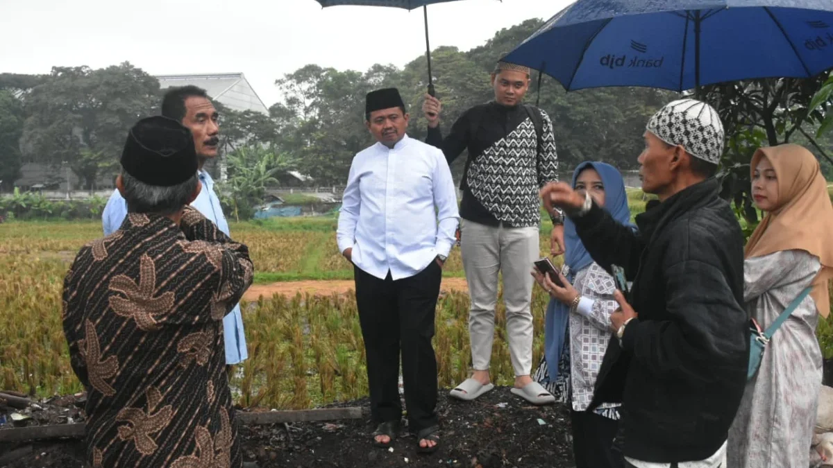 Di Cipacing Bupati Sumedang Tinjau Sungai Cibeusi dan Serap Aspirasi Warga