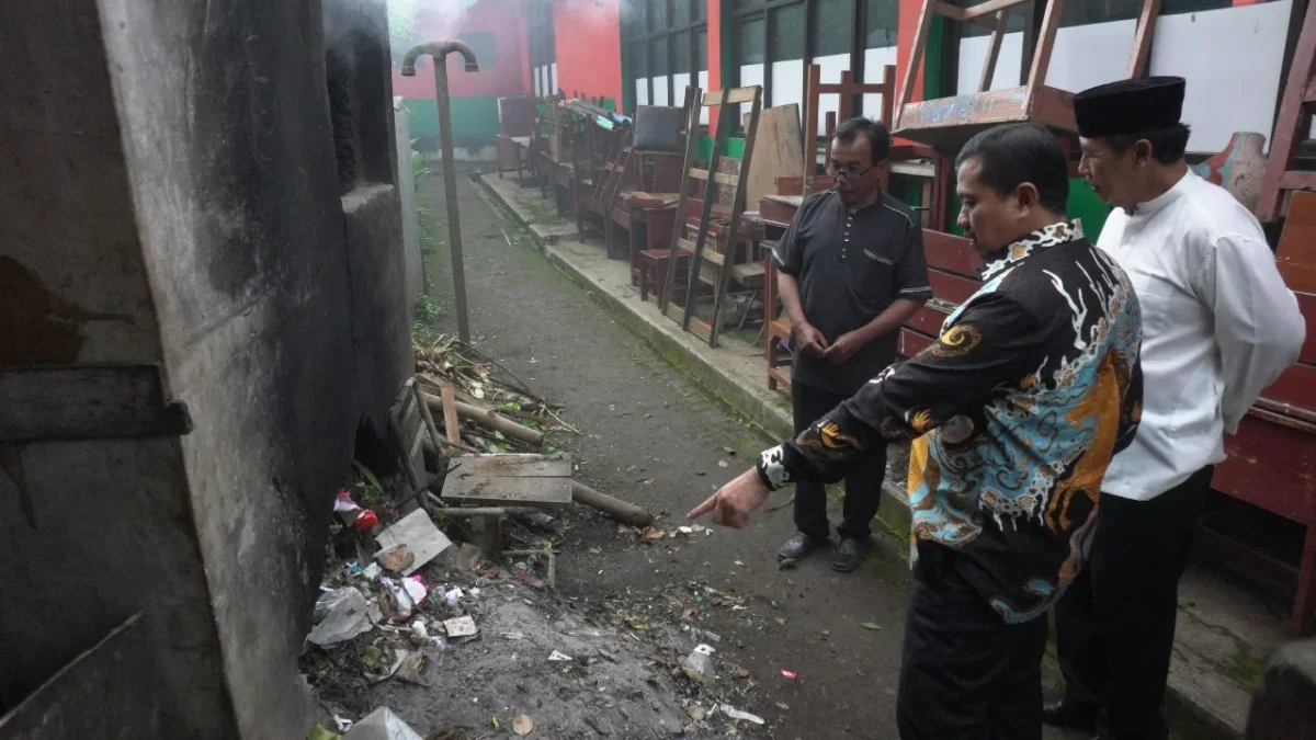 Bupati Dony Tinjau Sekolah di Tanjungsari Ketika Safari Ramadan