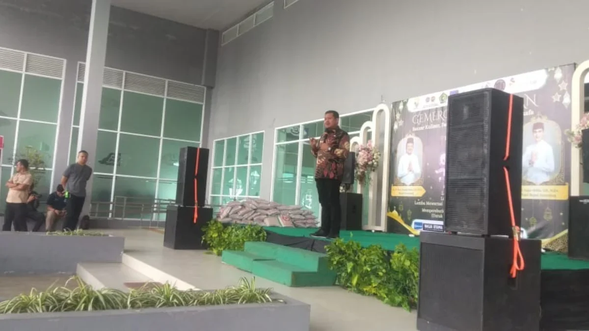 APRESIASI: Bupati Sumedang Dony Ahmad Munir saat menghadiri Gemercik Ramadan di Terminal Ciakar, baru-baru ini