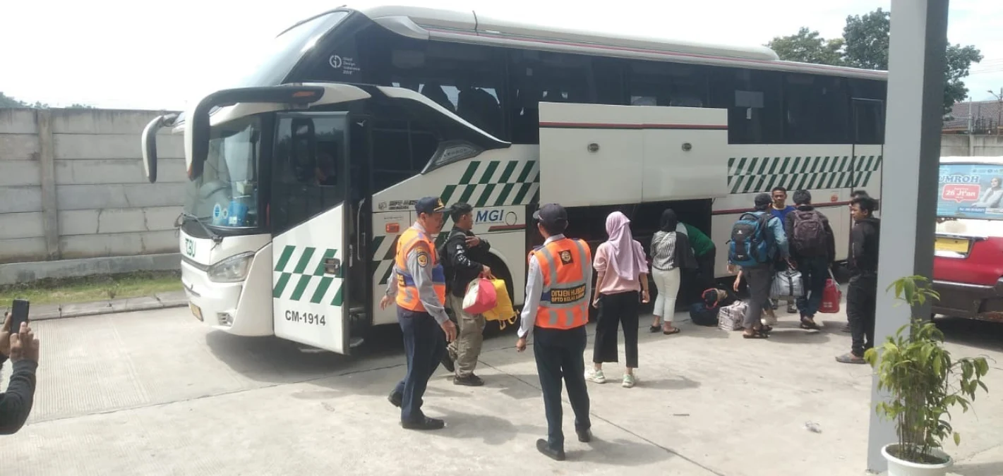 Terminal Ciakar Masih Relatif Sepi, Lonjakan Dipredikasi Terjadi Pada H ...