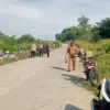GOTONG ROYONG: Berbagai unsur turun tangan membersihkan lokasi Blok Erpah yang menjadi tempat pembuangan sampa