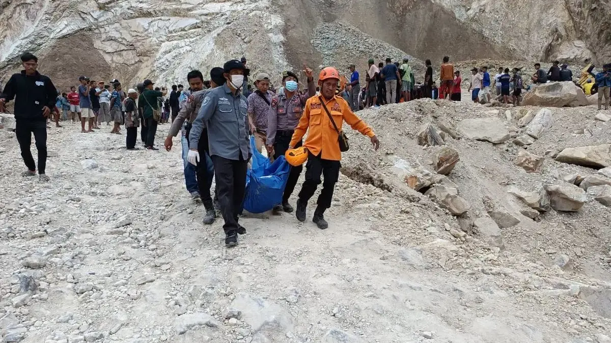 Evakuasi dan Identifikasi Korban Longsor Gunung Kuda oleh Polresta Cirebon
