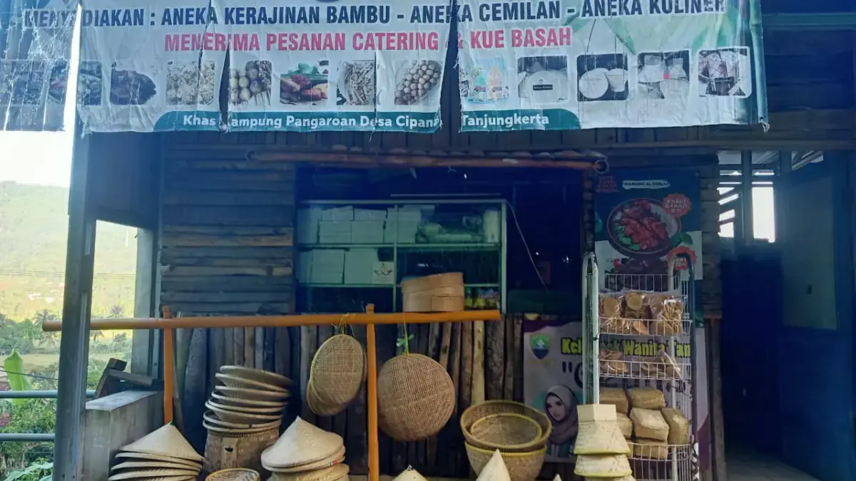 Jumat Berkah, Bantu Perajin Lokal Anyaman Bambu di Tanjungkerta