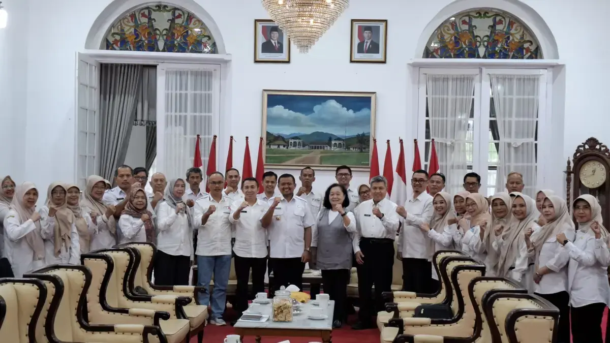 Bupati meminta jajaran Puskesmas agar terus bersemangat memberikan pelayanan terbaik kepada masyarakat.