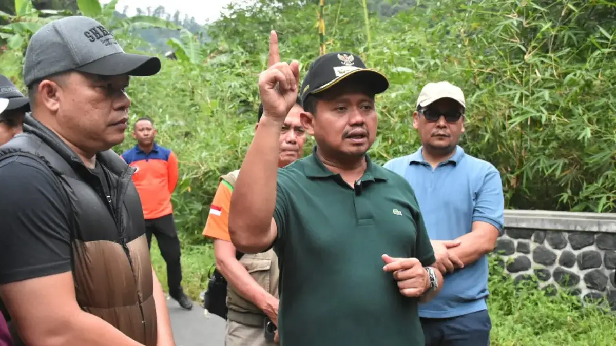 Bupati menargetkan semua ruas jalan di Kabupaten sumedang tahun 2027 sudah selesai dilaksanakan pekerjaannya.