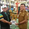 Bupati Sumedang H. Dony Ahmad Munir memberikan motivasi kepada ribuan siswa peserta O2SN dan FLS3N tingkat SD