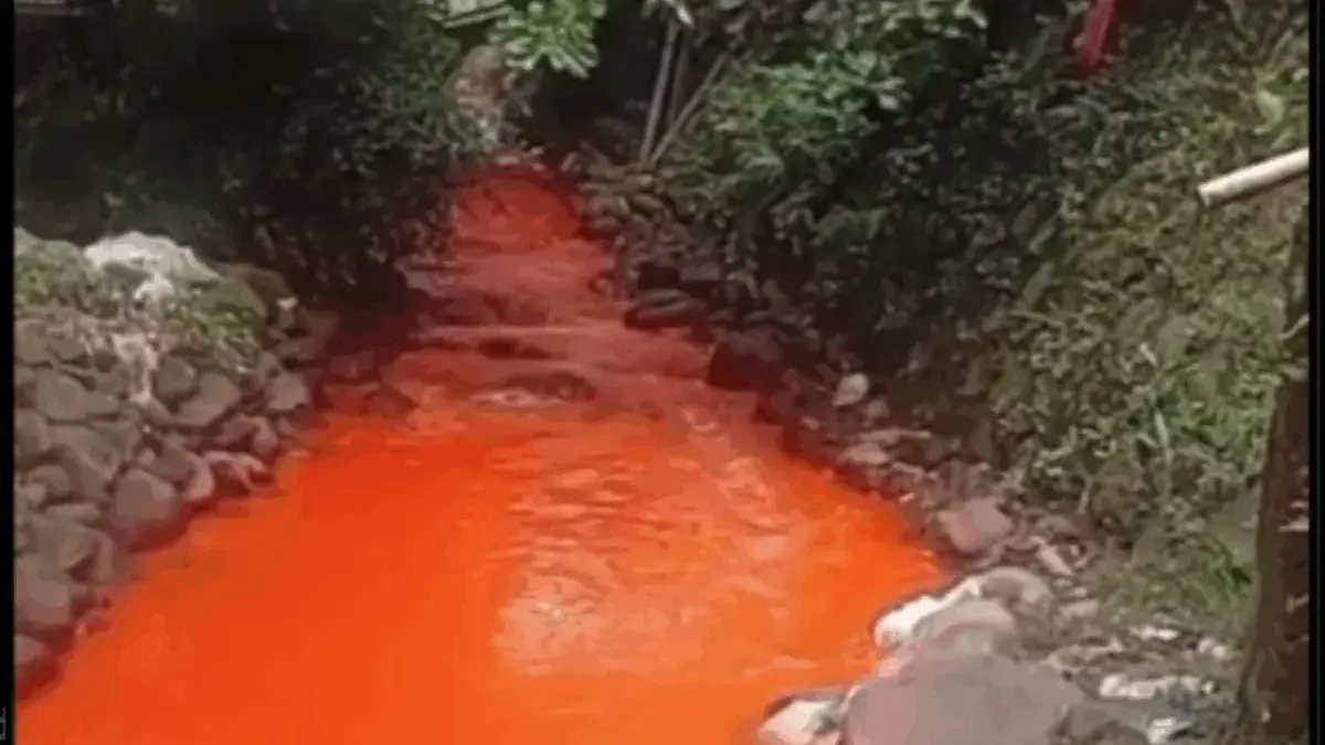 Viral, Air Sungai Jari Oranye, Warga Resah Minta KDM Segera Atasi