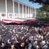 Nekat! Ribuan Orang Serbu Job Fair Bekasi, Sampai Ada yang Jatuh Pingsan!
