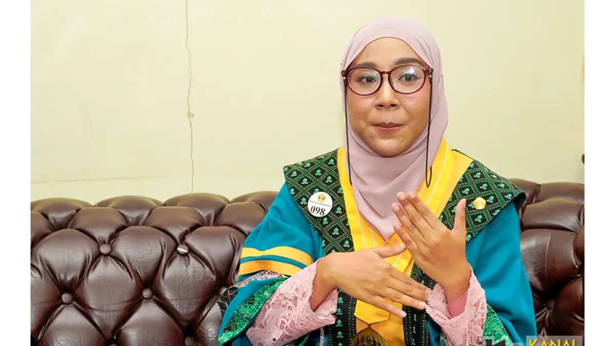 Dina Amalia Fahima, Lulusan Magister Inovasi Regional yang Menginspirasi dari Komunitas Tuli
