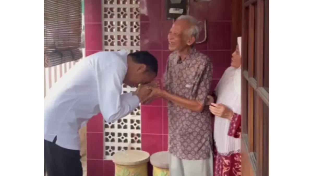 Viral Jokowi Kunjungi Dospem Masa Kuliah Ditengah Polemik Ijazah Palsu