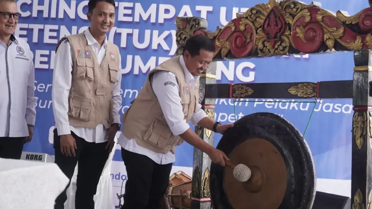 LAUNCHING: Bupati Sumedang Dony Ahmad Munir saat meresmikan Tempat Ujian Kompetensi (TUK) di Kantor Sekretaria